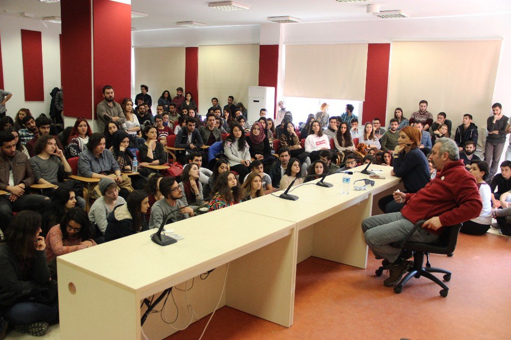 Ünlü Yazar Ve Yönetmen Onur Ünlü, Anadolu Üniversitesi’nde Söyleşiye Katıldı
