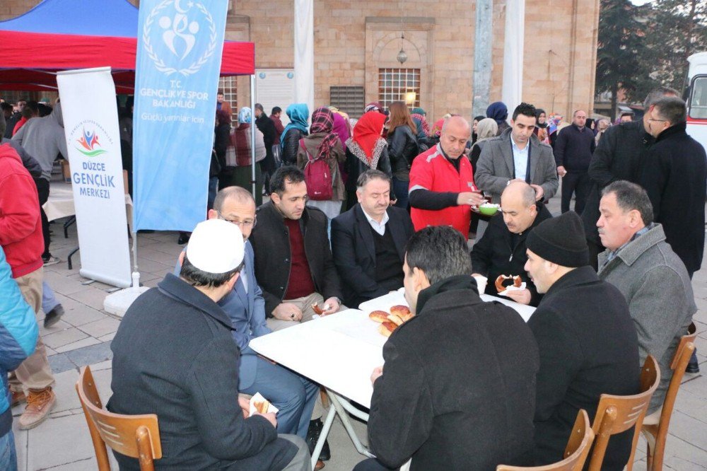 Vali Dağlı, Sabah Namazında Gençlerle Buluştu