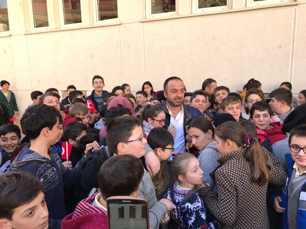 15 Temmuz’da Elinde Türk Bayrağı İle Ankara’da Tanklara Direnen Yaldız’a Memleketinde Sevgi Seli