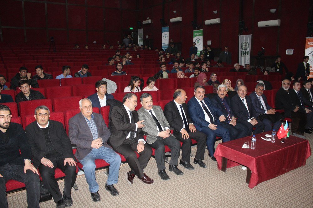 ’Hocalı Soykırımı’ Konulu Konferans Ve Fotograf Sergisi Düzenlendi