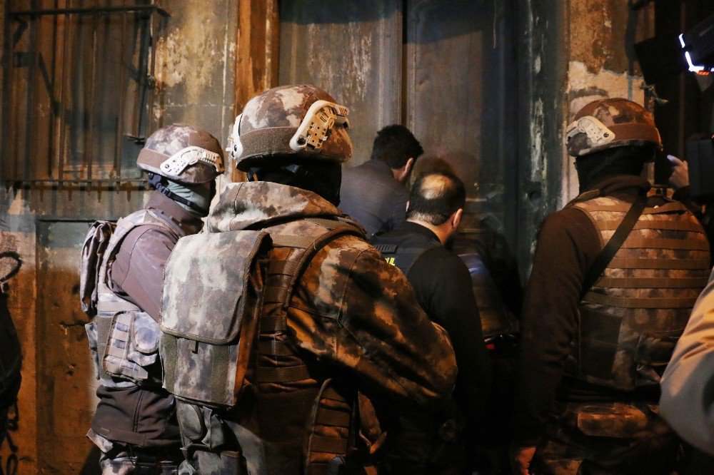 Beyoğlu’nda Zehir Tacirlerine Operasyon: 2 Gözaltı