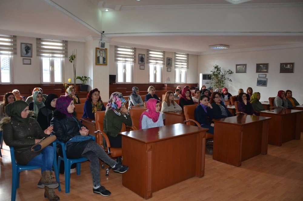 Belediye Konaklarda Çalışan Bayanlar Bir Araya Geldi