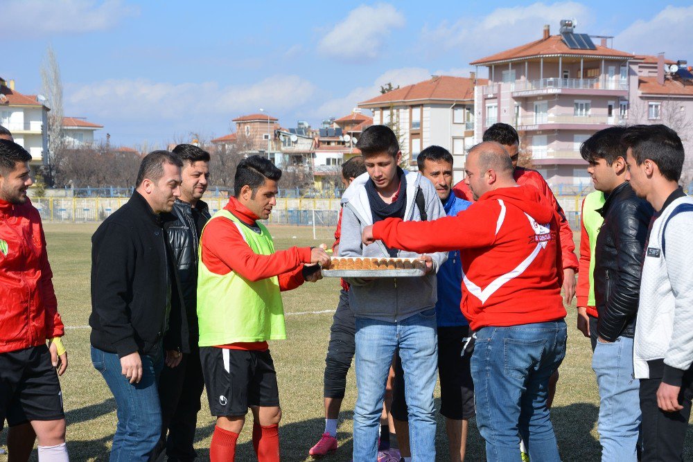 Korkuteli Belediyespor’a Tatlı İkramı