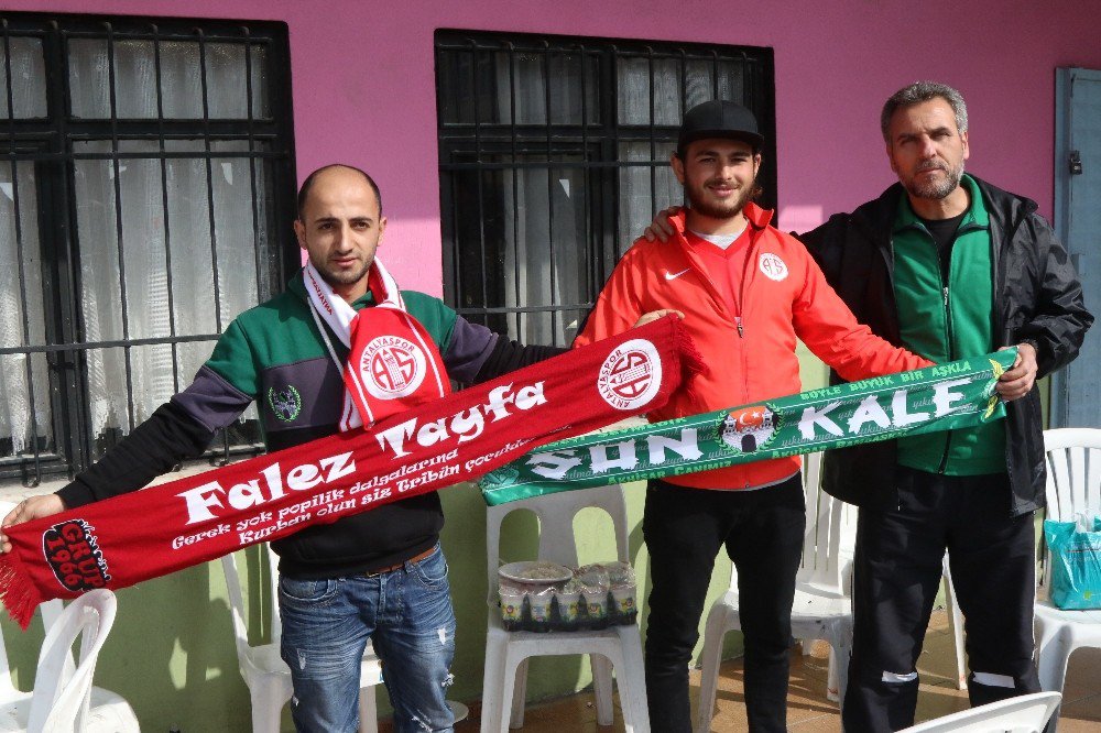 Akhisar Belediyespor İle Antalyaspor Taraftarlarından Örnek Davranış