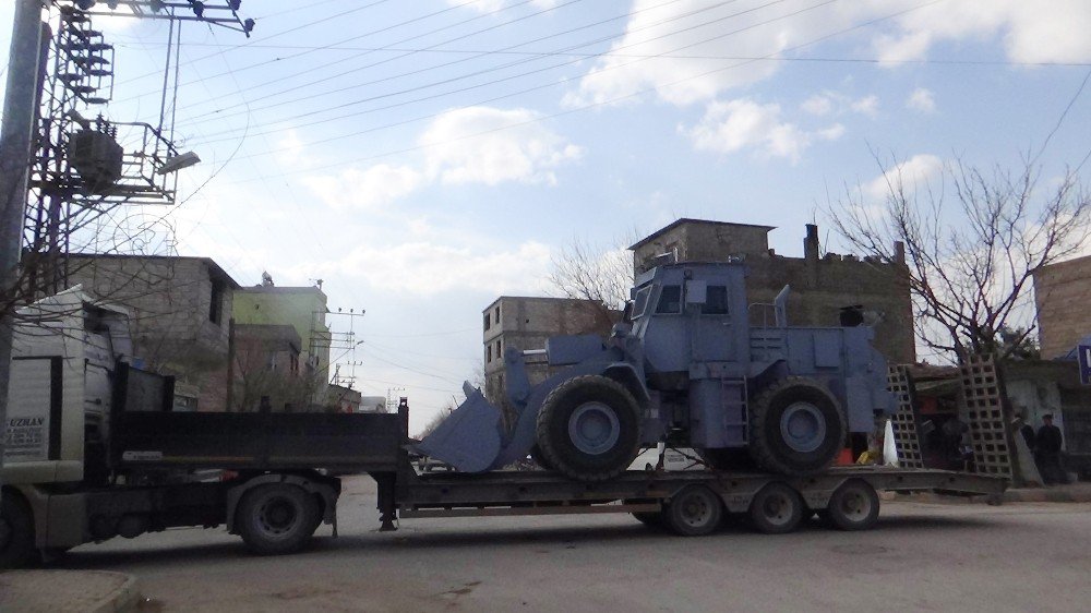 El Bab’a Mayın Temizleme Aracı Gönderildi