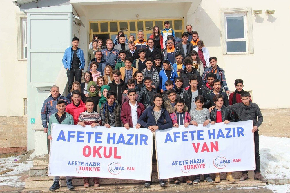 Afad, ’’Afete Hazır Okul" Kapsamında Öğrencileri Bilgilendiriyor