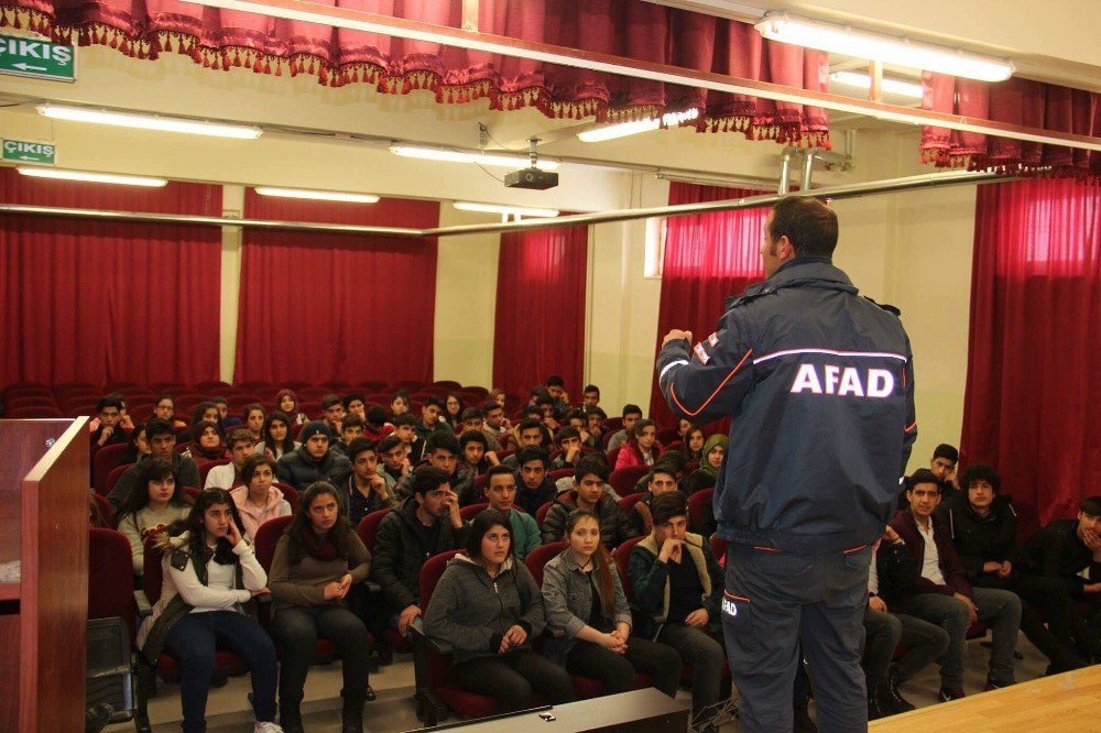 Afad, ’’Afete Hazır Okul" Kapsamında Öğrencileri Bilgilendiriyor