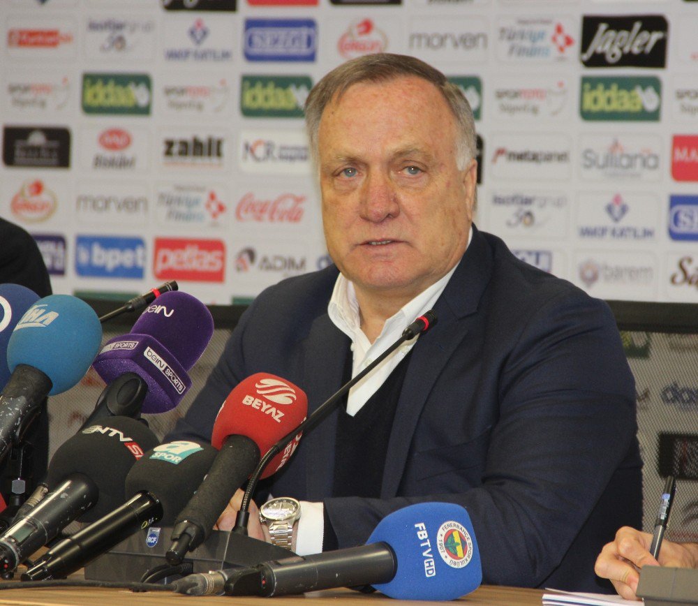 Advocaat: "Takımımda Öz Güven Eksikliği Görüyorum"