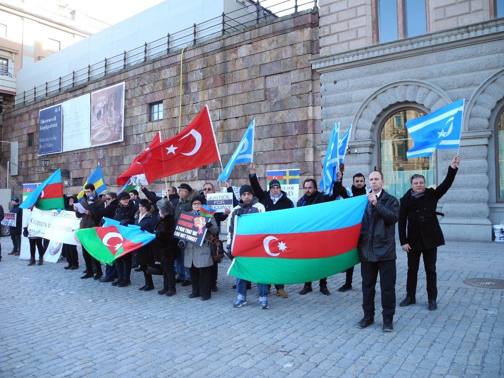 Hocalı Katliamı 25. Yılında İsveç Parlamentosu Önünde Anıldı