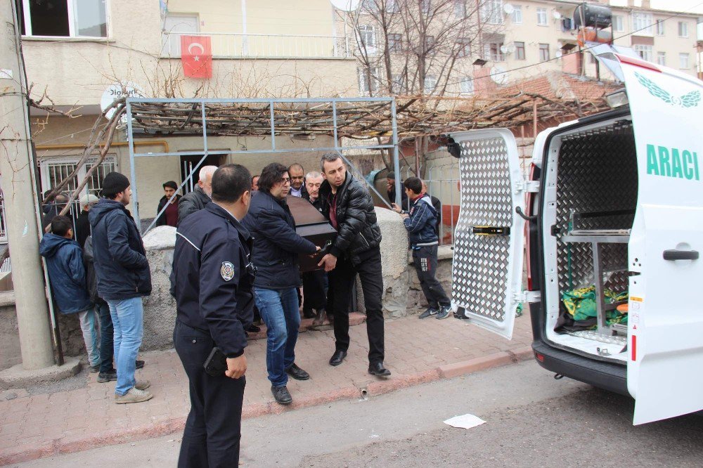 Yaşlı Çift Karbonmonoksit Gazından Zehirlenerek Hayatını Kaybetti