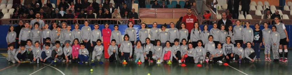 Voleybolcular Tenisçilere Karşı