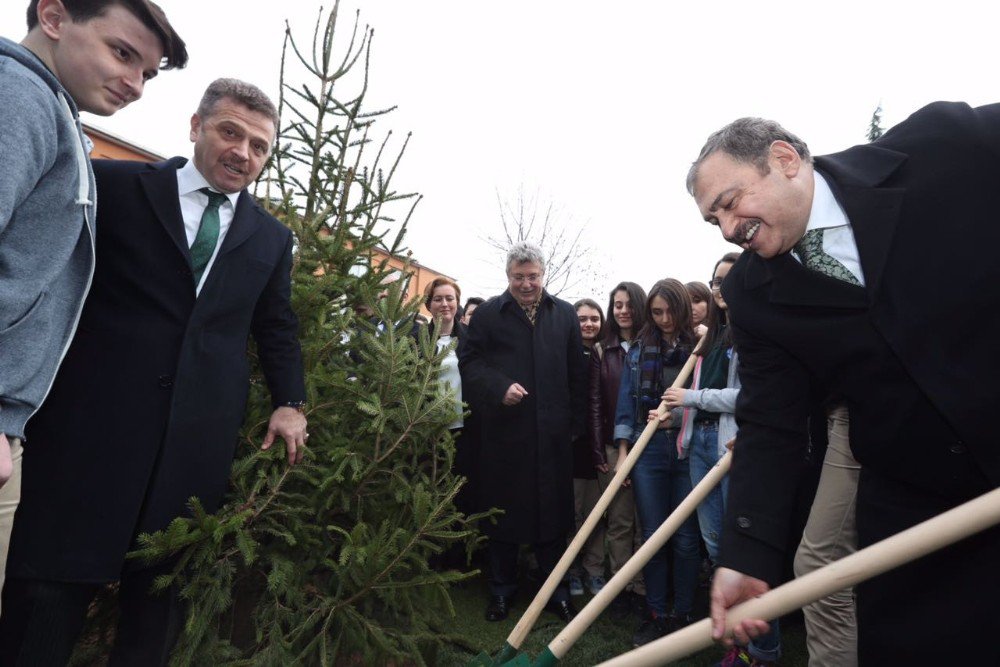 Bakan Eroğlu Gaziosmanpaşa’yı Ağaçlandırma Sözü Verdi