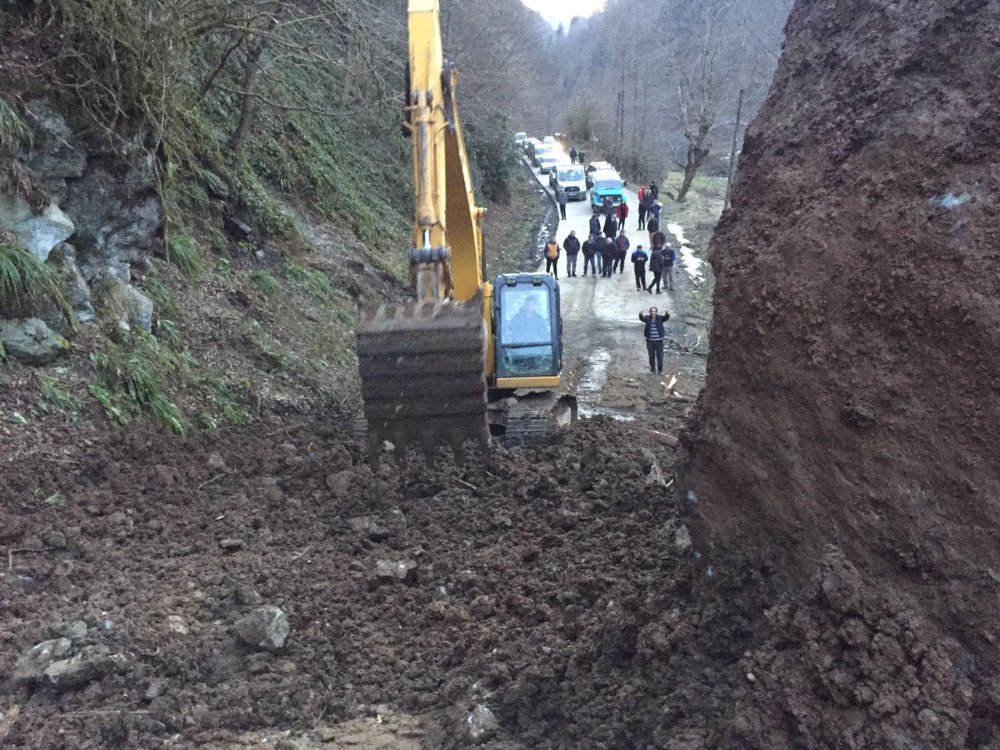 Rize’de Toprak Kayması