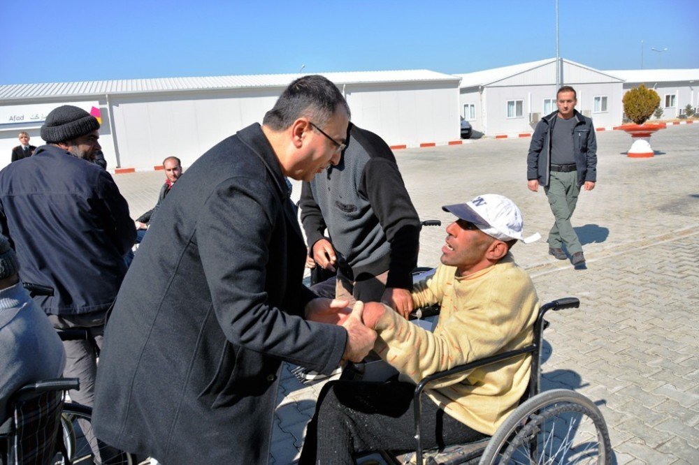 Suriyeli Engelli Vatandaşlara Akülü Tekerlekli Sandalye Hediye Edildi