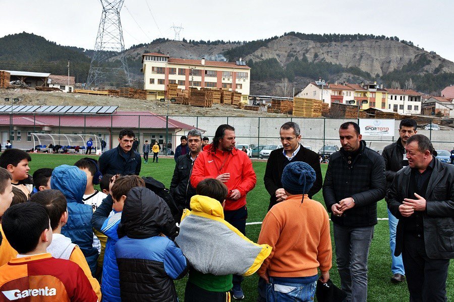 Tosya’da 300 Öğrenci Futbol Seçmelerine Katıldı