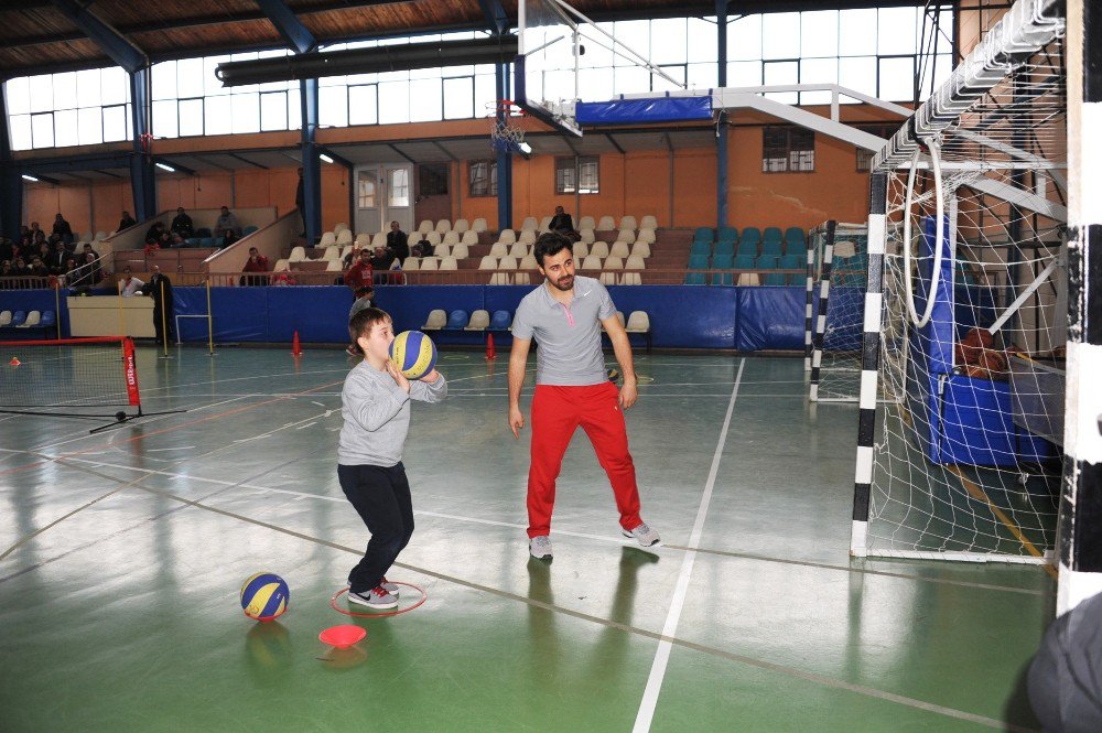 Voleybolcular Tenisçilere Karşı