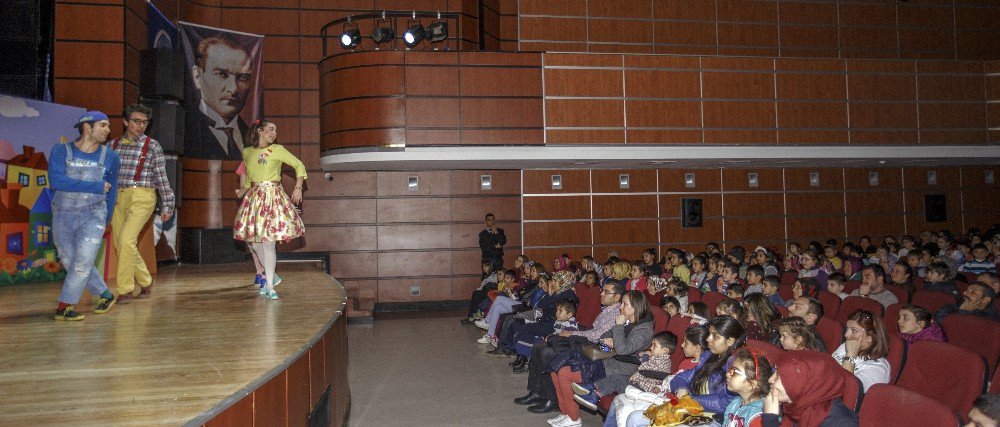 Büyükşehir Belediyesinde Çocuklar İçin Tiyatro Keyfi Sürüyor