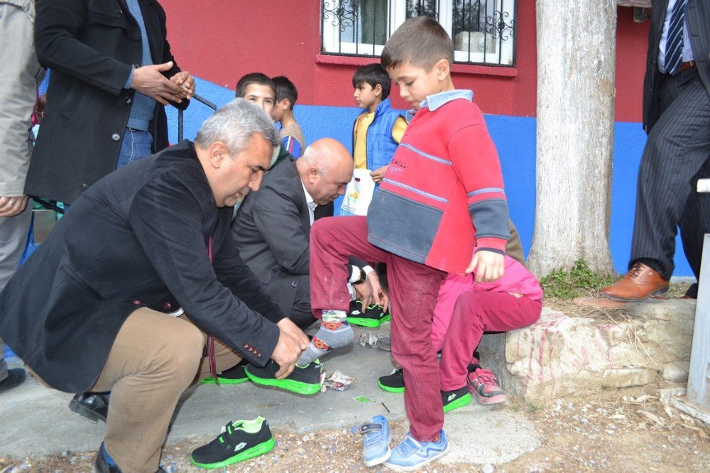 100 Köy Okuluna 100 Kütüphane Projesi Yüz Güldürüyor