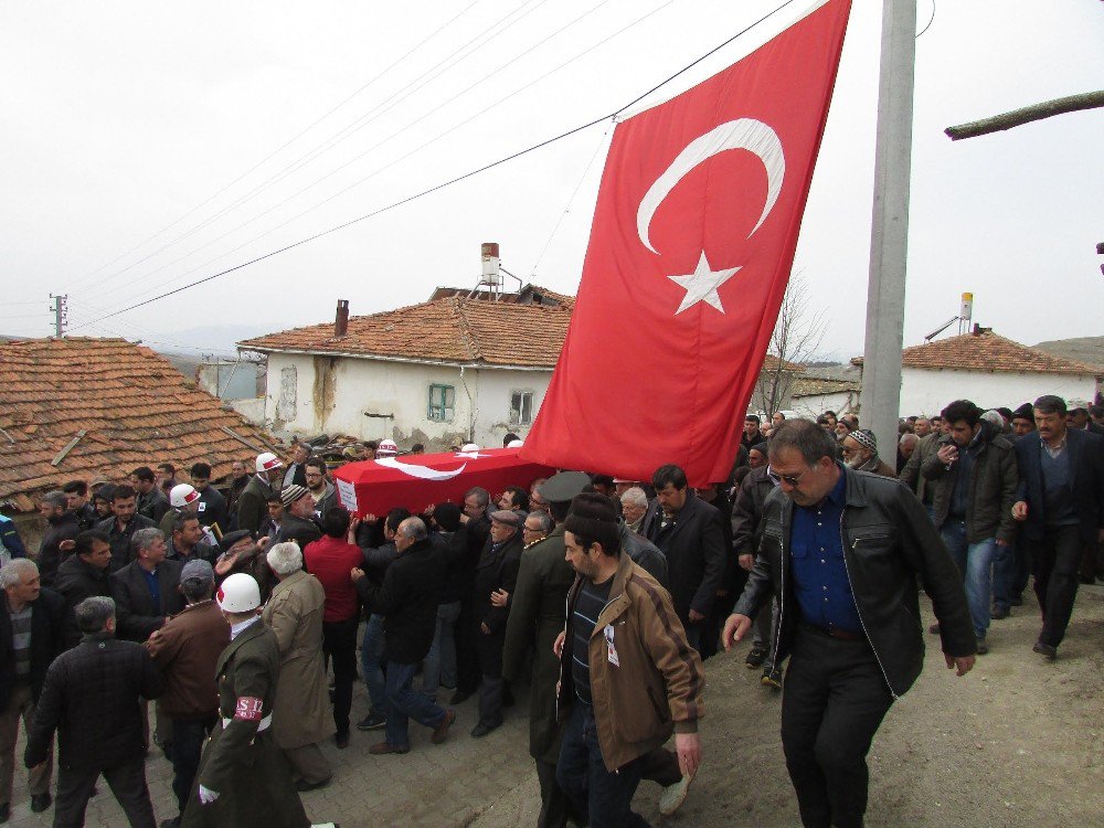 Bıçaklı Saldırıda Hayatını Kaybeden Astsubay Toprağa Verildi