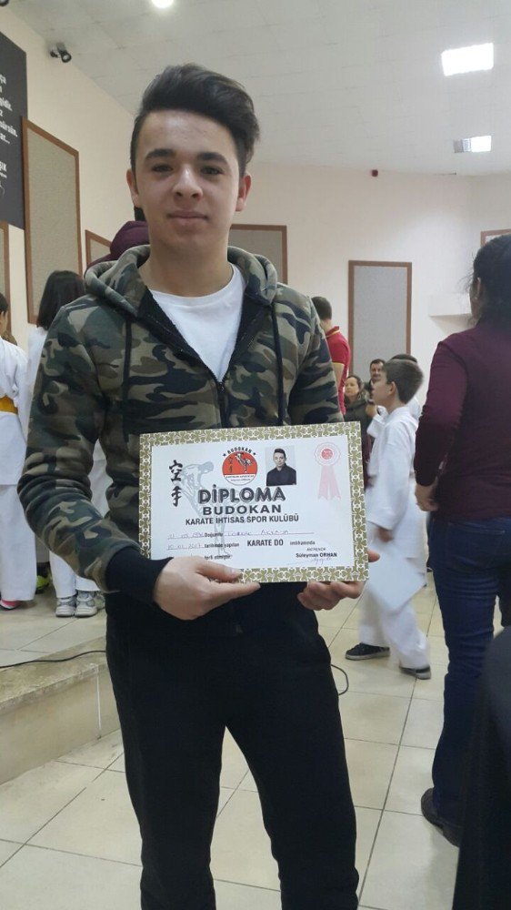 Biga Karate Gençlik Spor Kulübü Sporcuları Kemer Yükseltti