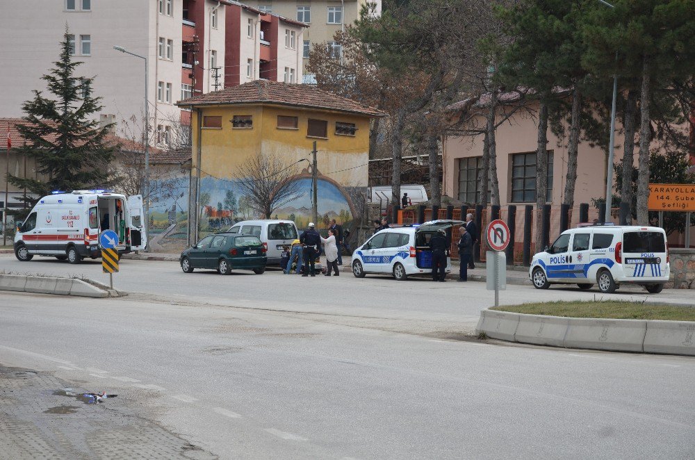 Uyanık Sürücü Fazla Yol Yapmamak Geri Geri Manevra Yaparken Yayaya Çarptı