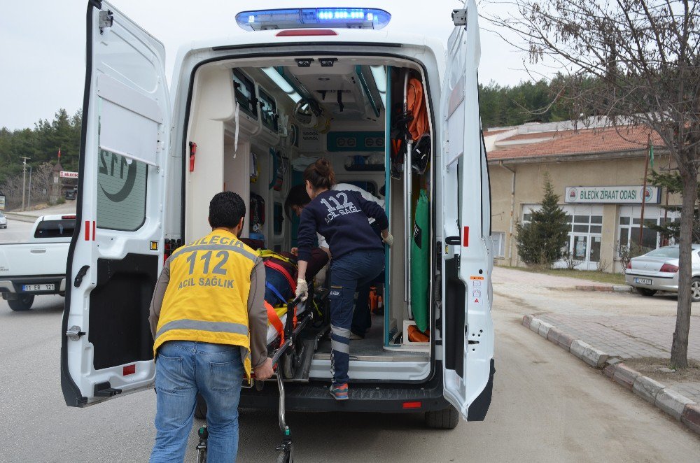 Uyanık Sürücü Fazla Yol Yapmamak Geri Geri Manevra Yaparken Yayaya Çarptı