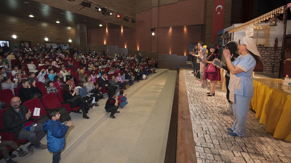 Döşemealtı’nda İlk Çocuk Oyunu Sahnelendi