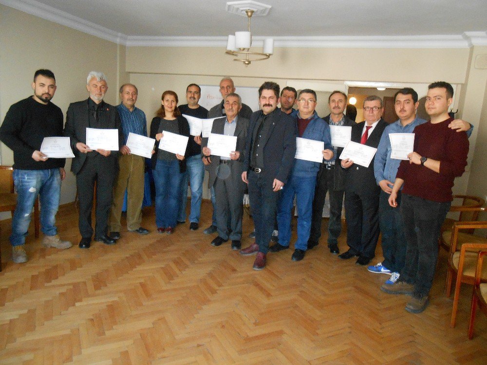 Eskişehir Anadolu Kültür Derneği Eğitim Faaliyetlerini Sertifika Töreni İle Taçlandırdı