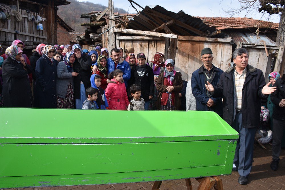 Derede Boğulan Baba Ve Oğlu Son Yolculuklarına Uğurlandı