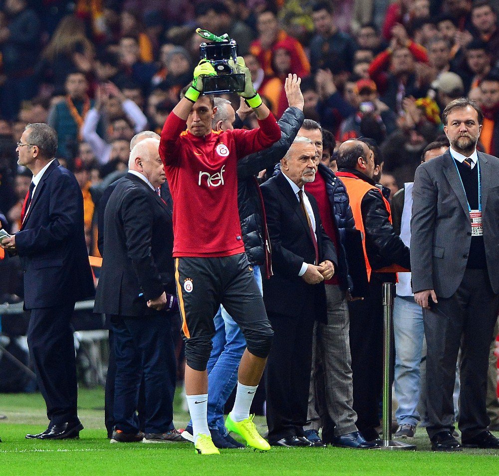 Simovic Ve Muslera’ya Plaket