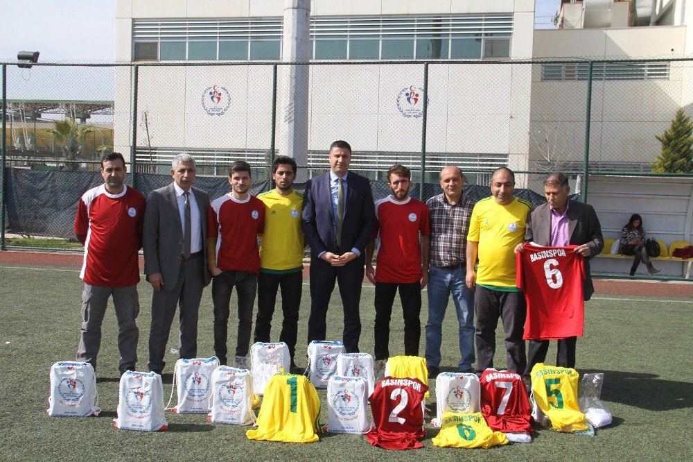 Basınspor’a Malzeme Yardımı