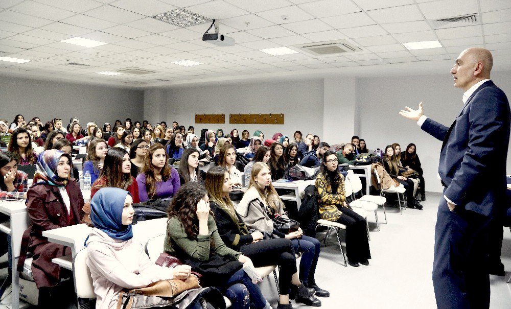 Rektör Yılmaz, Tüm Öğrencileriyle Birebir İletişim Kuruyor