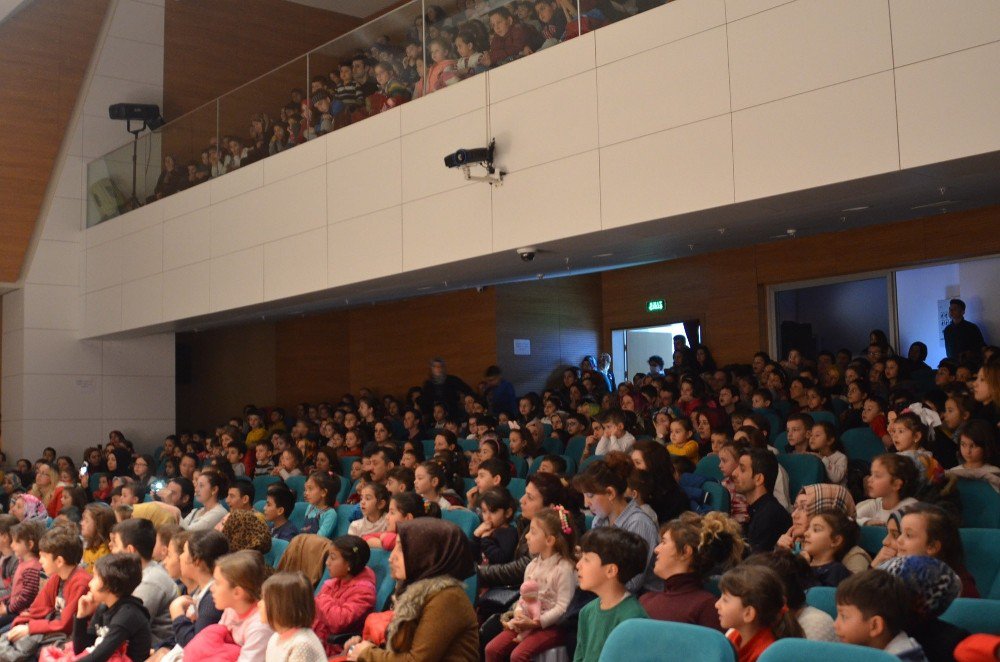 “Keloğlan Ses Arıyor” Adlı Çocuk Oyununu Çocuklar Çok Sevdi