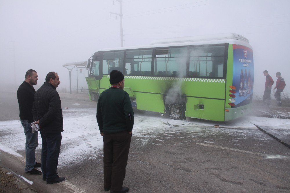 Tamire Giden Halk Otobüsünde Çıkan Yangın Korkuttu