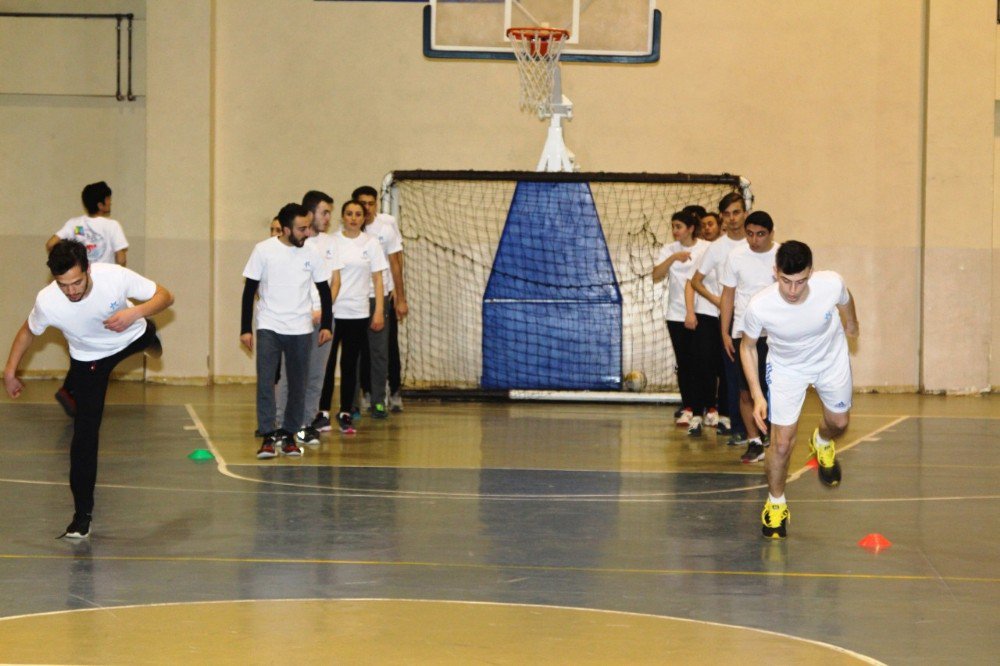 Küçükçekmece’de Spora Meraklı Gençlere Hem Eğitim Hem De İş Fırsatı