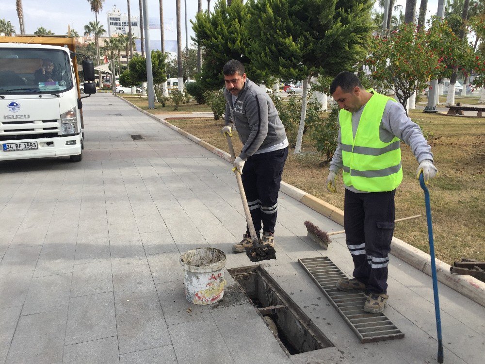 Meski, Kanalizasyon Şebekelerinin Temizliğini Yapıyor