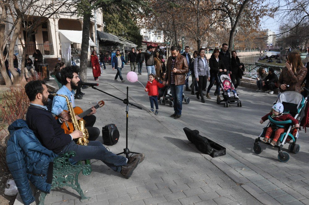 Sokak Müzisyenleri Eskişehir’de Özgürlük İstiyor