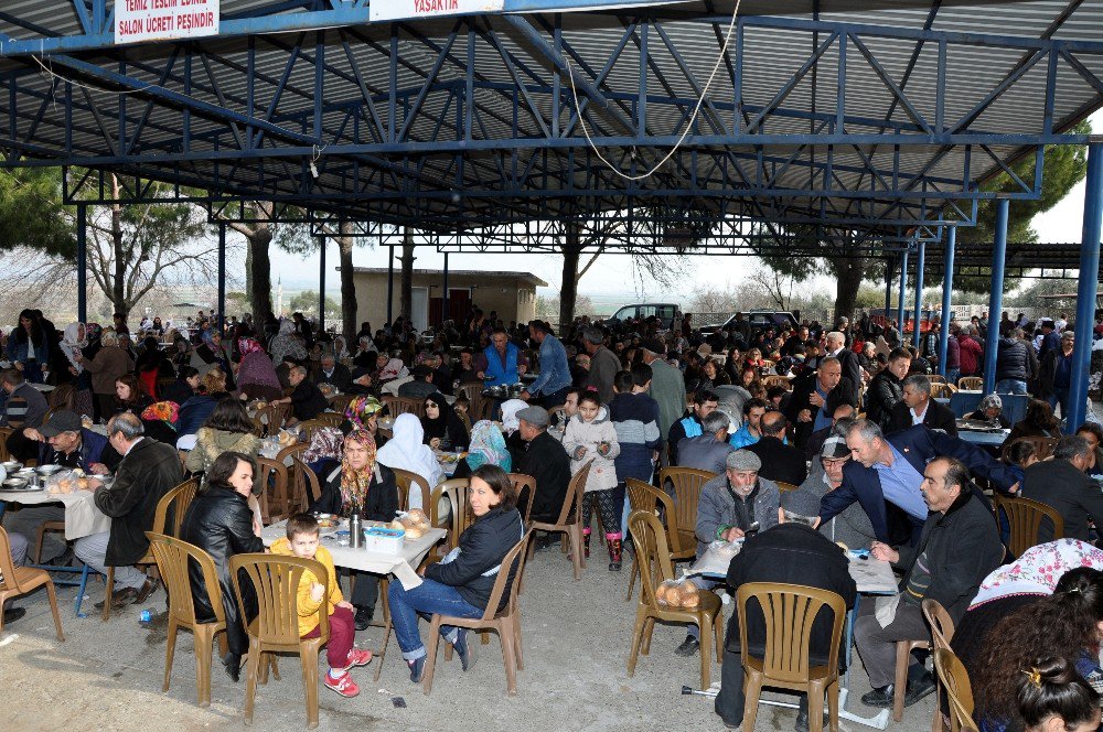 Nazilli’de Mahalle Sakinleri Keşkek Hayrında Buluştu