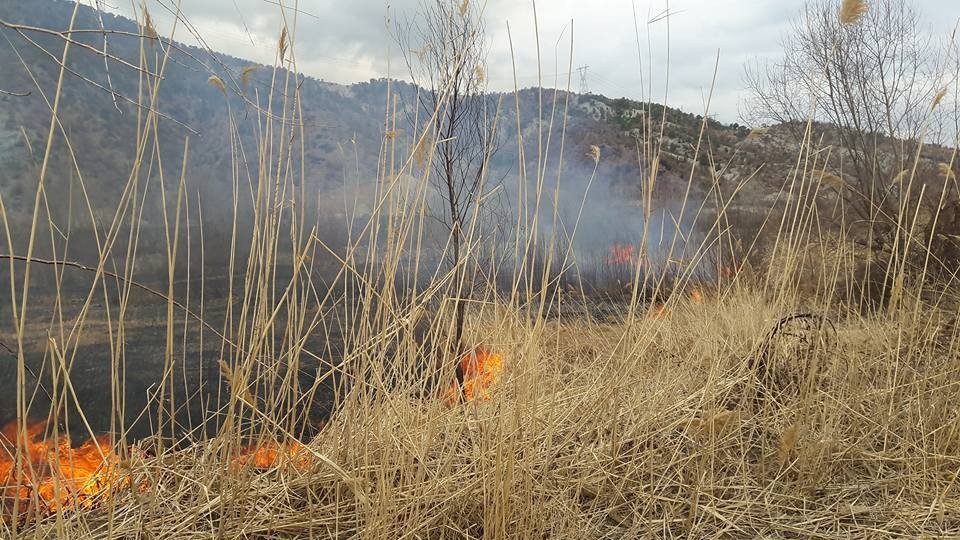 Anız Yangınını İtfaiye Söndürdü