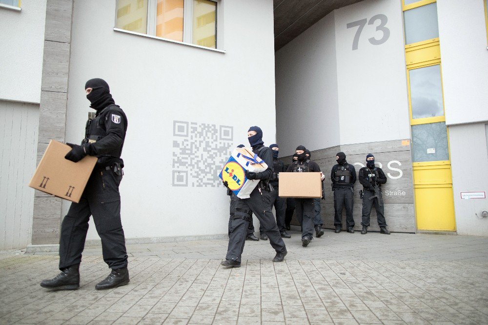 Berlin’de Deaş’a Baskın