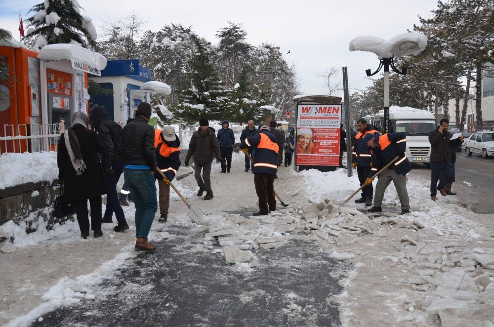 Tatvan Belediyesi’nin Karla Mücadele Çalışmaları