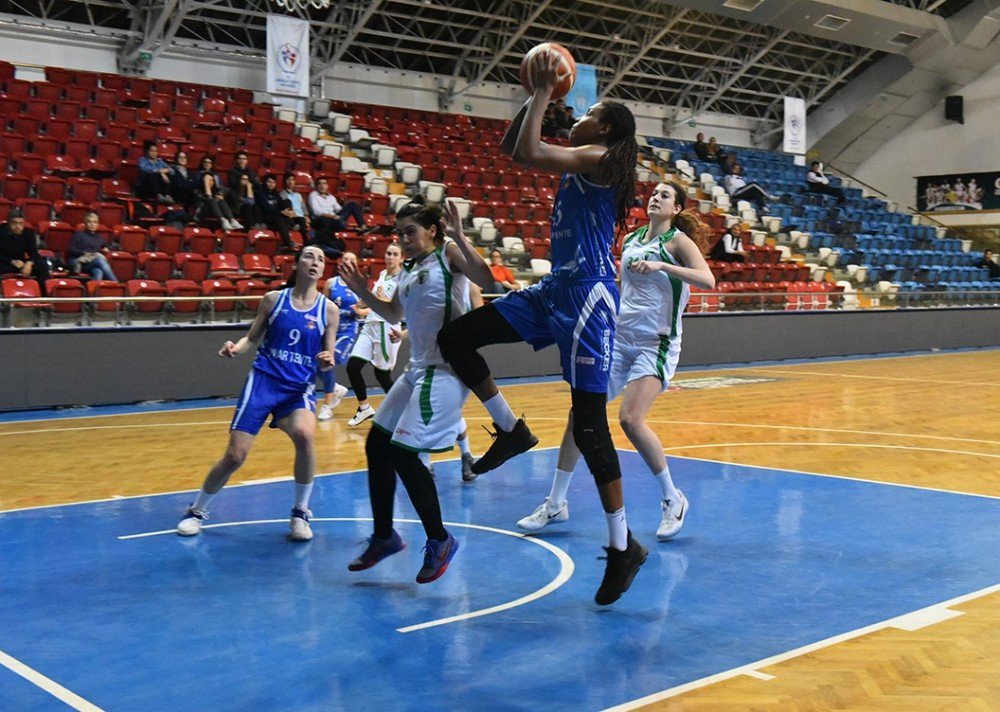 Bornova Becker Spor’dan Bir Galibiyet Daha