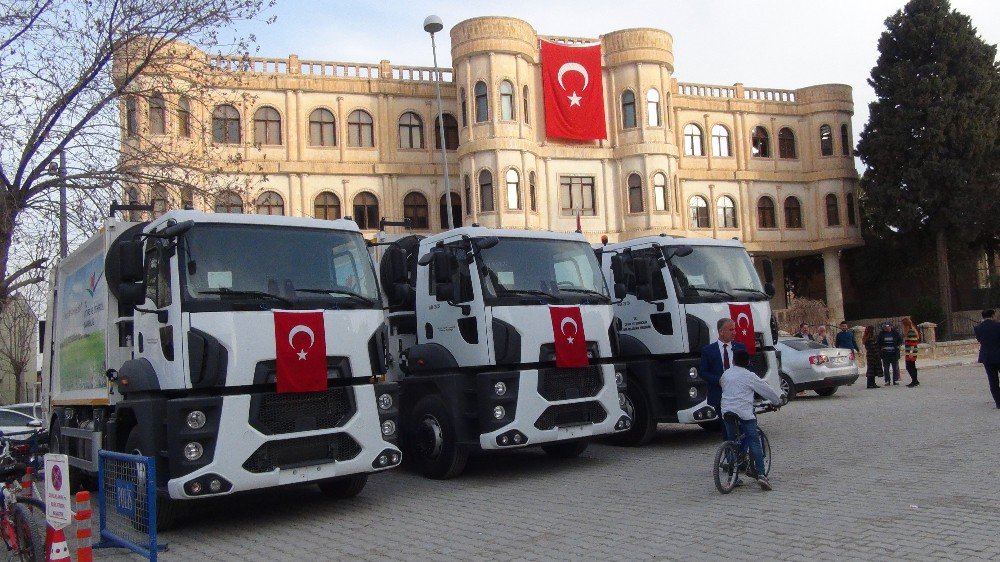 Nusaybin Belediyesine 3 Tane Temizlik Aracı Hibe Edildi