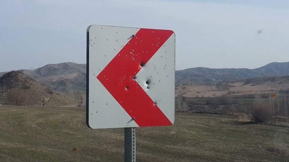 Magandaların Yeni Hedefi Trafik Levhaları