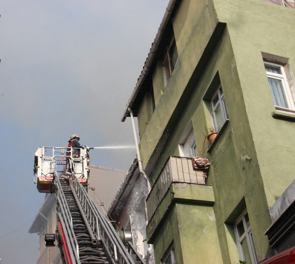 Beyoğlu’nda Yangın Paniği