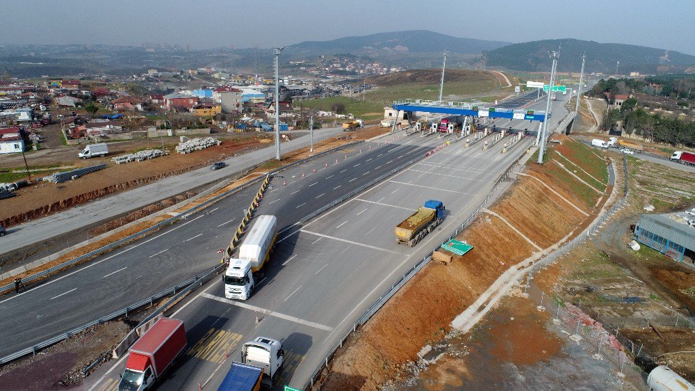 ( Özel Haber) 3’üncü Köprünün Tamamlanmayan Yolu Nedeniyle Trafikteki Keşmekeş Havadan Görüntülendi