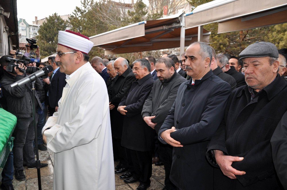 Milli Eğitim Bakanı Yılmaz, Sivas’ta Cenazeye Katıldı