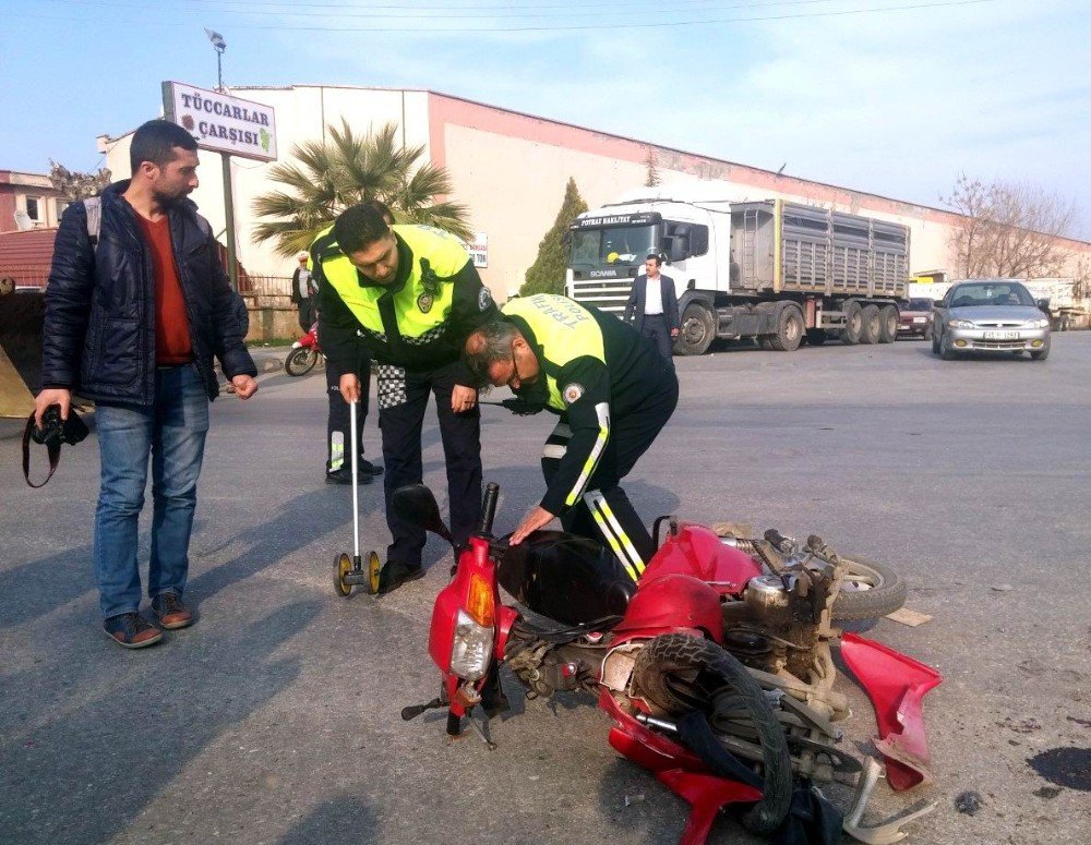 Motosikletliye Çarpıp Kaçtı