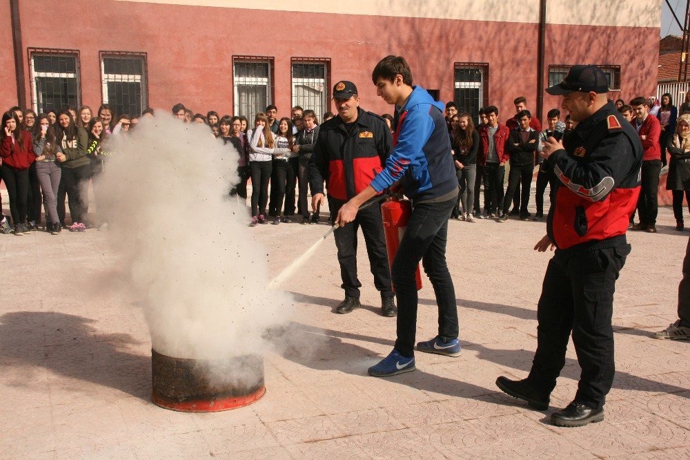 Öğrencilere Sivil Savunma Anlatılarak Yangın Eğitimi Verildi