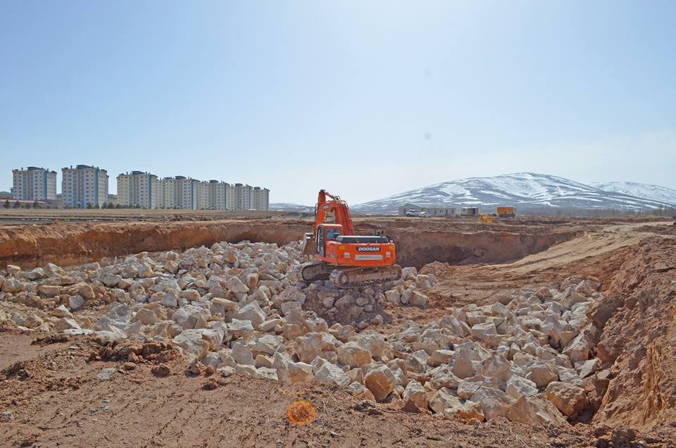 Yeni Toki Konutları İçin Temel Açma Çalışmaları Başladı